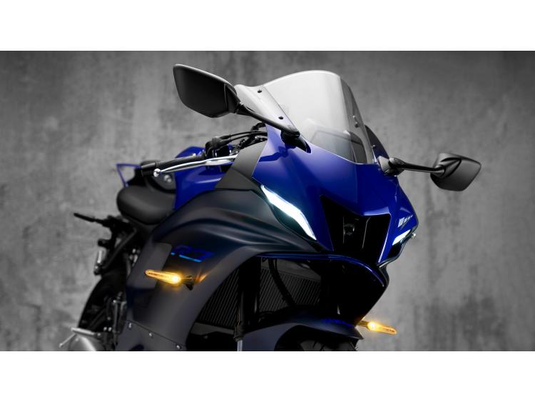 YAMAHA R7
