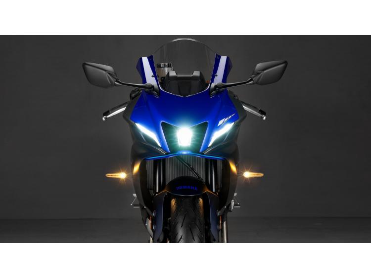 YAMAHA R7