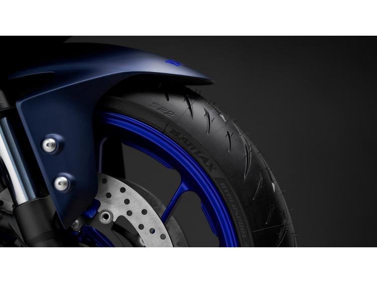 YAMAHA R7