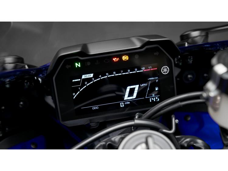 YAMAHA R7