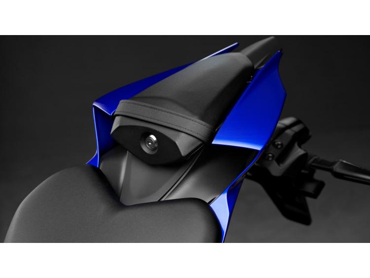 YAMAHA R7