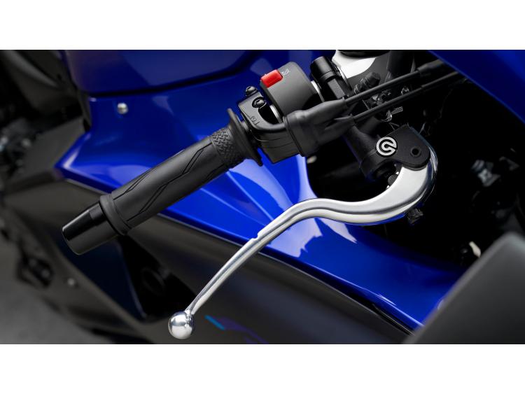 YAMAHA R7