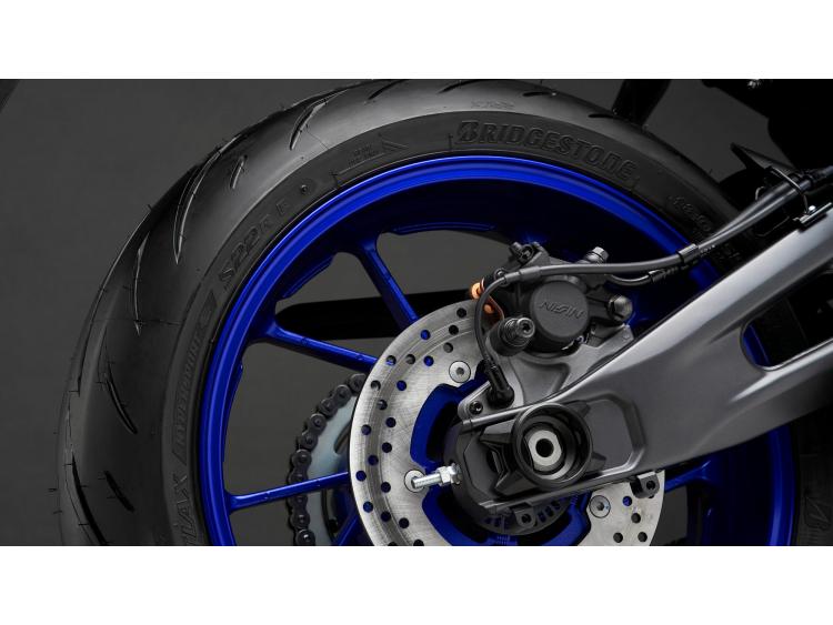 YAMAHA R7